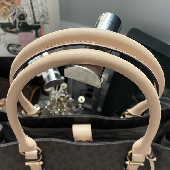 ✨ Michael Kors Signature Monogram Brown Leather Print Shoulder Bag✨LIKE NEW - Picture 11 of 14